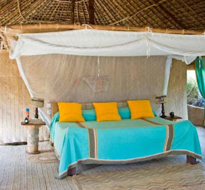 Kiwayu Safari Village